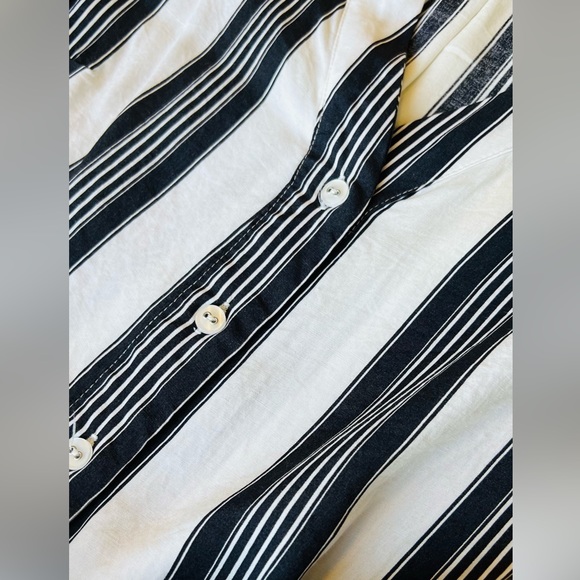 Lulu’s button stripped blouse - Picture 3 of 4